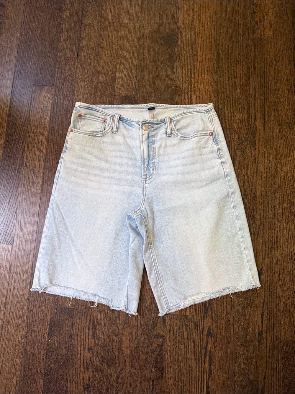 American Eagle Bermuda shorts.